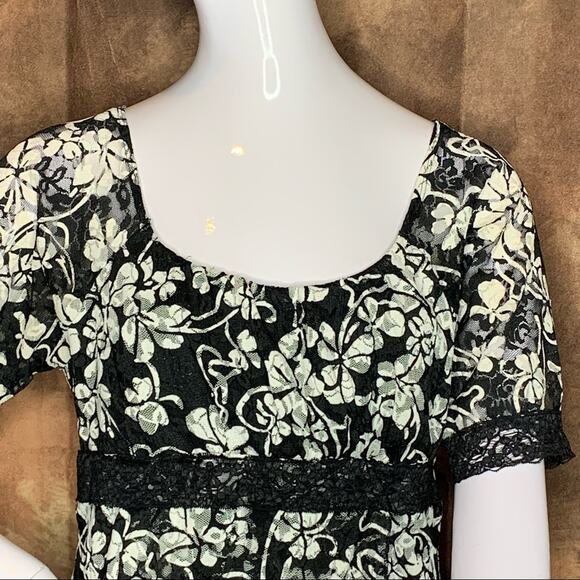 STUDIO 1940 FLORAL PRINT Women Top Short Sleeve Color black and white Si… - Picture 3 of 8